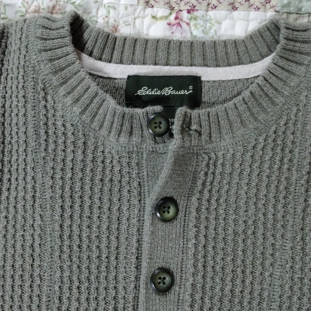 Eddie‎ Bauer Men's 3 Button Light Olive Green Sweater - Picture 6 of 12